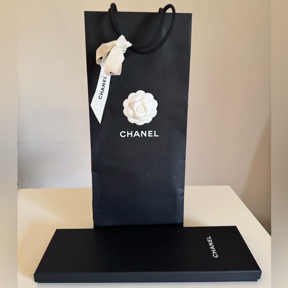💞Authentic💞Chanel empty shopping bag and empty gift box